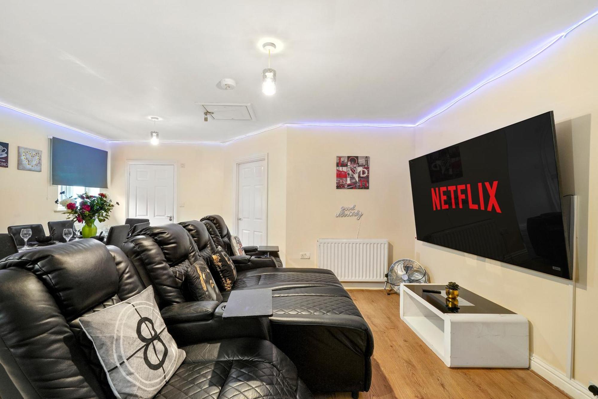 Lt Properties Unique Bungalow Style Spacious One Bedroom Apartment In Luton Town Centre Super Size Round Bed Netflix Exterior photo